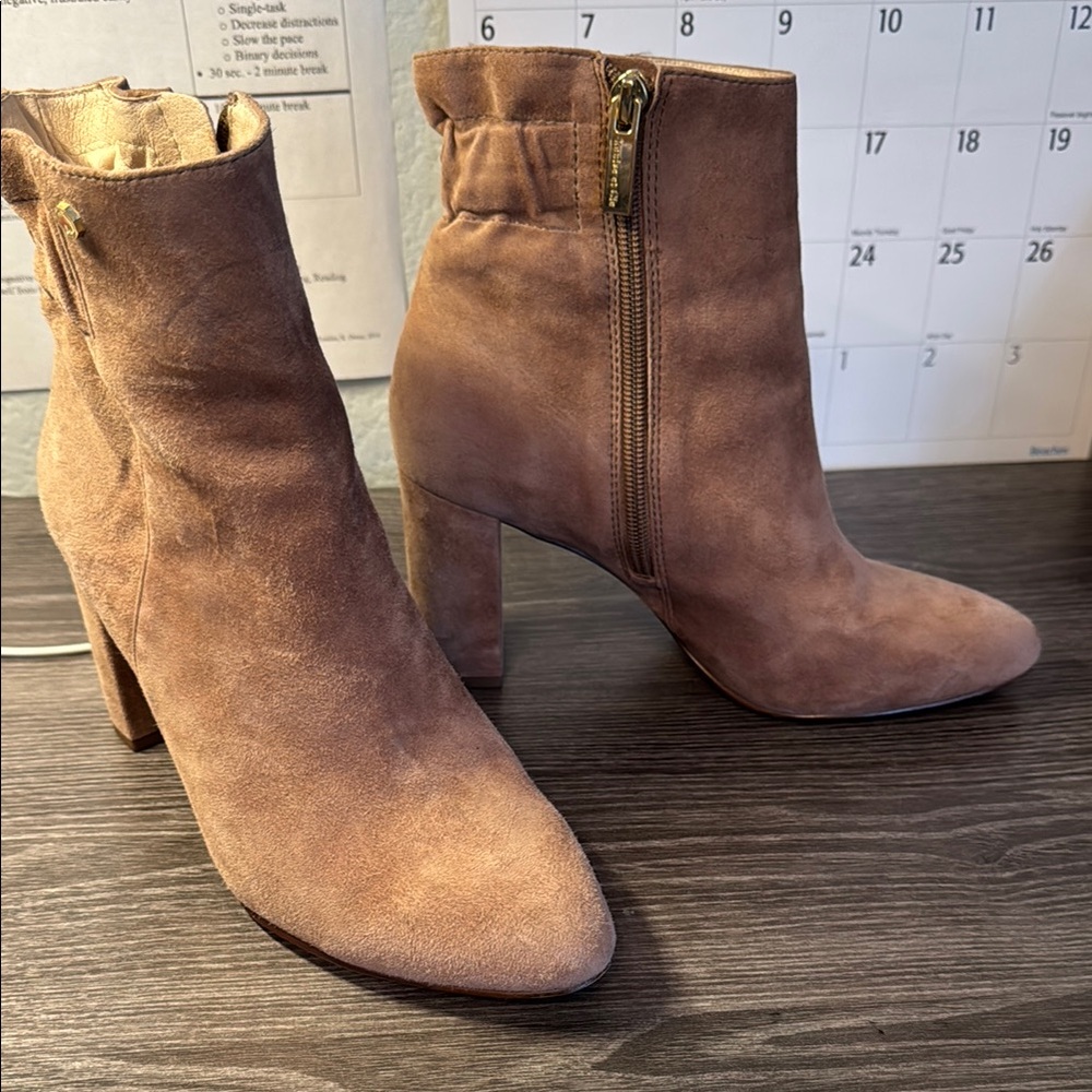 Elegant Tan Suede Ankle Boots